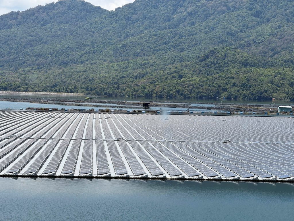 Floating photovoltaic system image